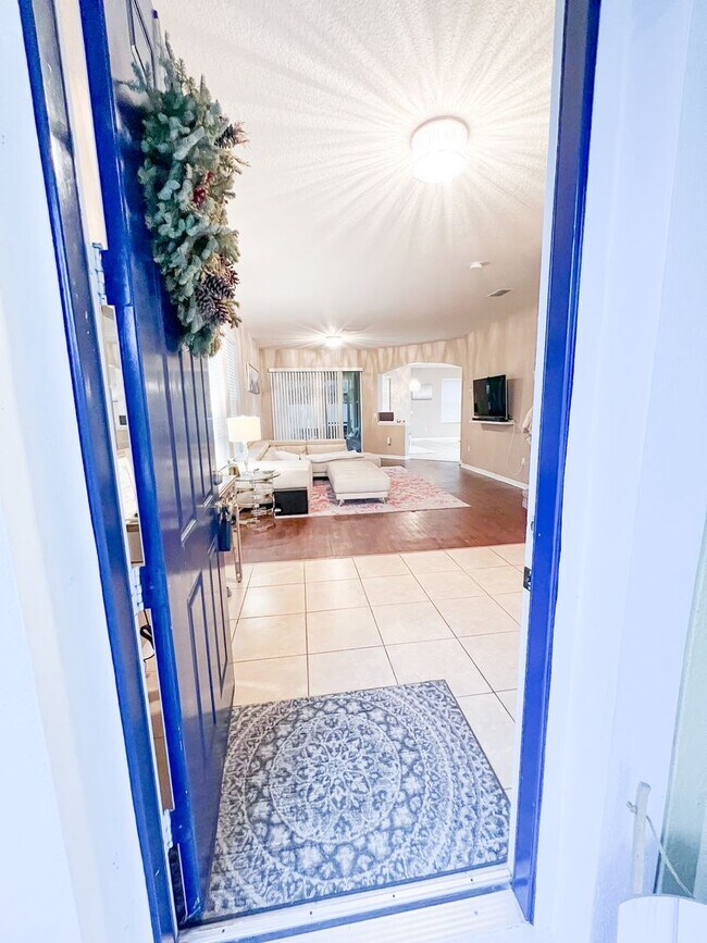 Building Photo - Exquisite Retreat: Luxury Living in Waterside Pointe