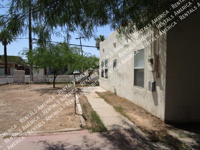 Building Photo - 713 N 9th St