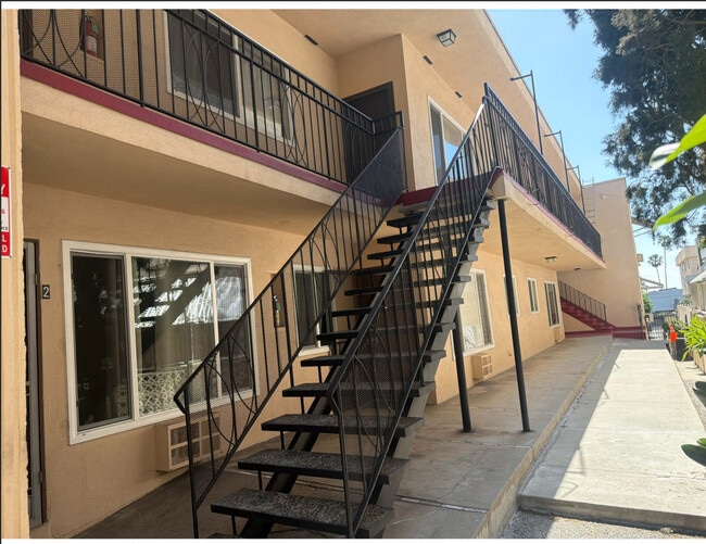 Building Photo - 7162 Hawthorn Ave