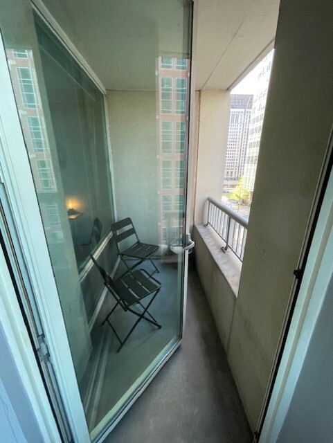 Building Photo - 345 N LaSalle St