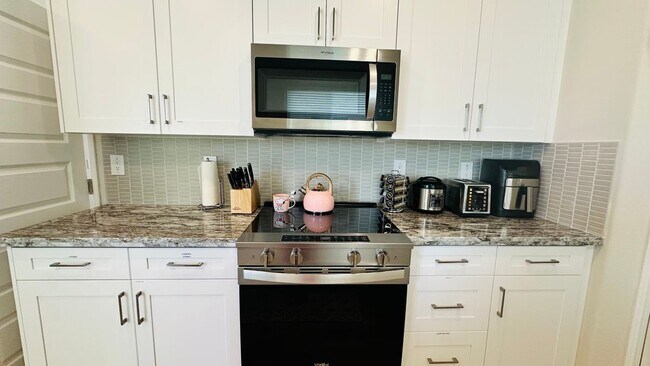 Foto del edificio - 1121 Tropic Ct