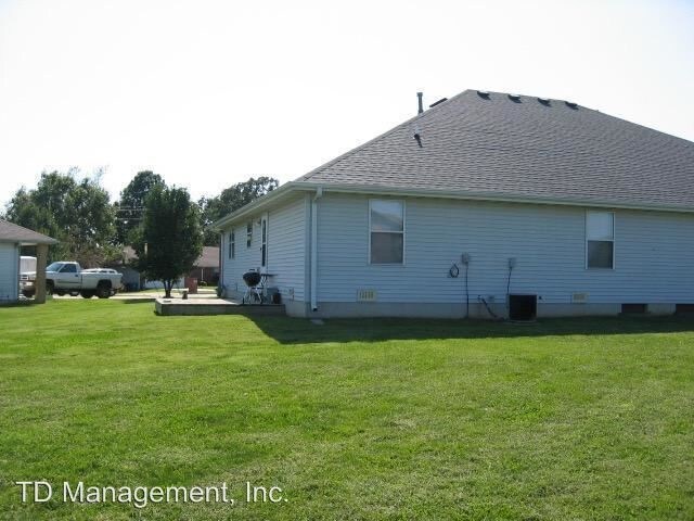 Building Photo - 701 Mclean Ct