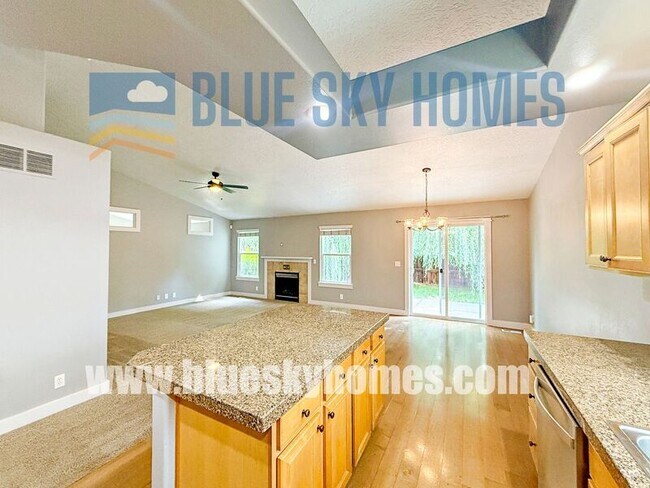 Foto del edificio - 5930 N Silver Maple Ave