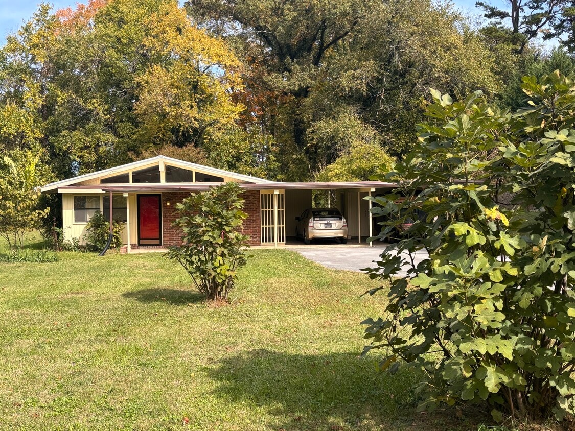 Foto principal - 920 Wesley Rd NW