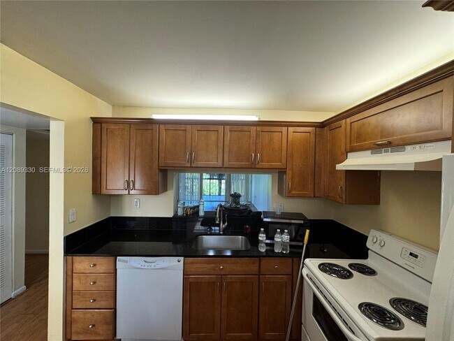 Building Photo - 10855 SW 112th Ave