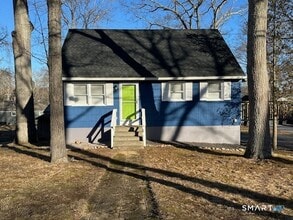 Building Photo - 15 Oakwood Rd