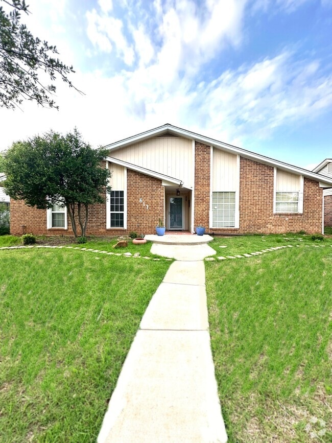 Building Photo - 617 NW 140th St