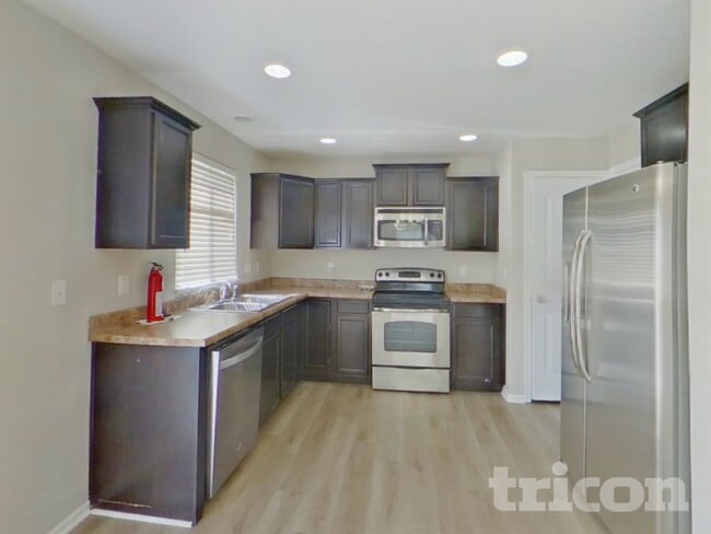 Building Photo - 2728 Sierra Springs Dr