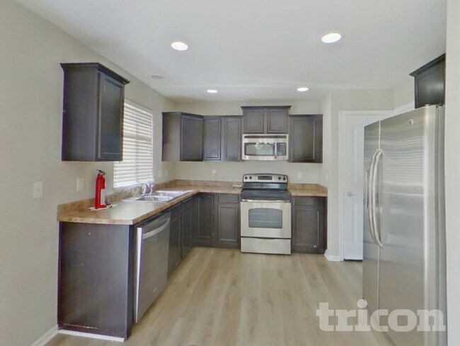 Foto del edificio - 2728 Sierra Springs Dr
