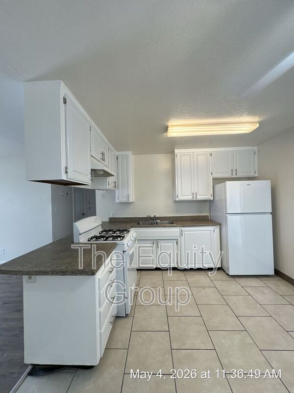 Building Photo - 10742 Railroad Ave