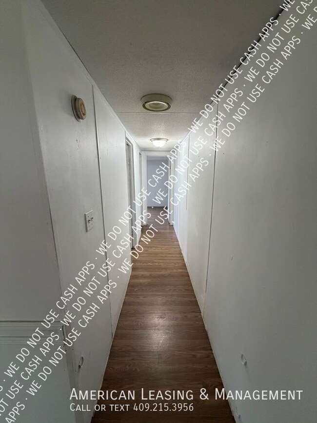 Building Photo - 102 Hornet Ln