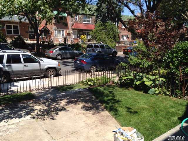 Primary Photo - 50-39-50-61 61st St