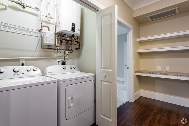 1 BR, 1 BA - 837 SF - Matrix Hudson