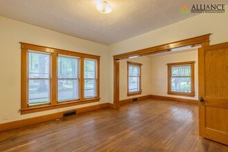 Building Photo - 800 Osage St