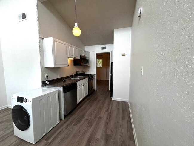 Foto del edificio - 1010 W 23rd St