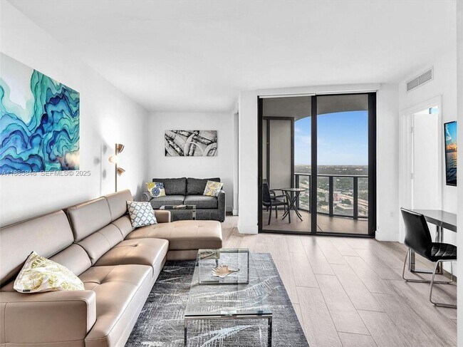 Foto del edificio - 121 NE 34th St