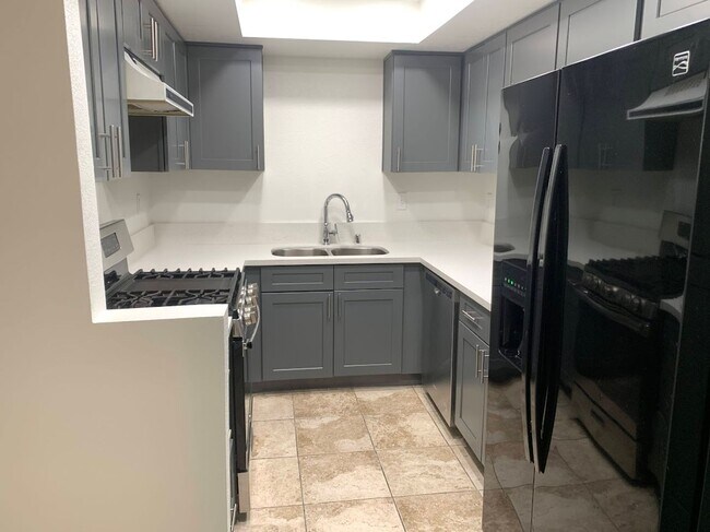 Foto del edificio - 8167 Vineyard Ave