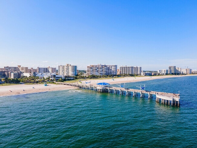 Building Photo - 560 SE 23rd Ave