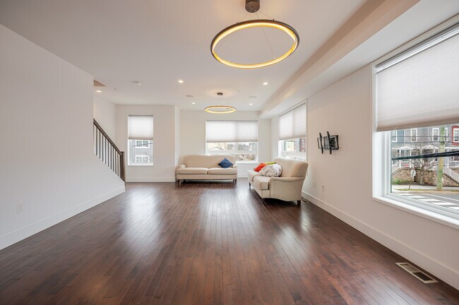 Photo - 404 51st St SE House