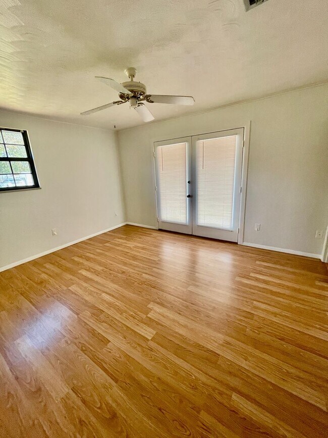 Foto del edificio - 54157 Lawhon Rd S