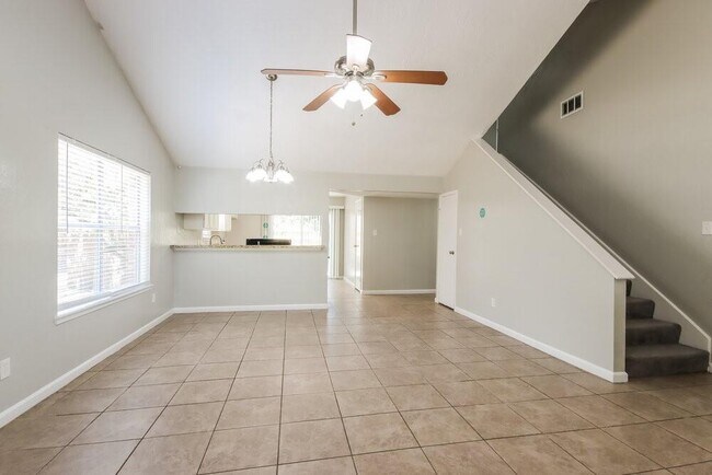 Foto del edificio - 2823 Forestbrook Dr