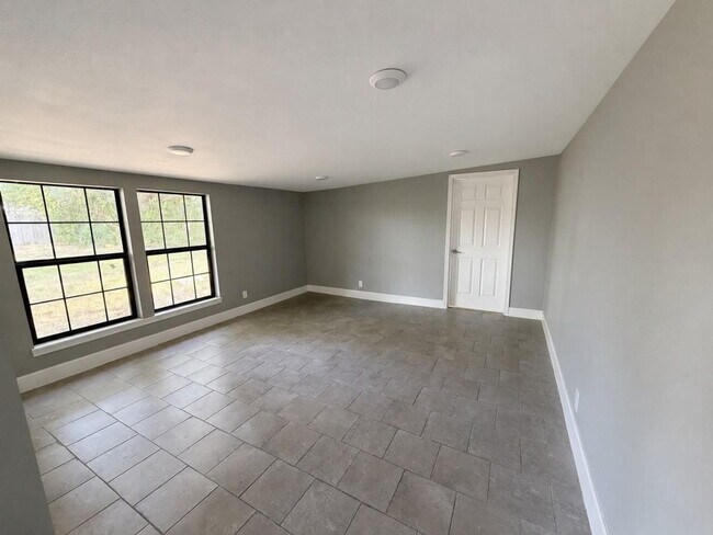 Building Photo - 151 Darden Dr