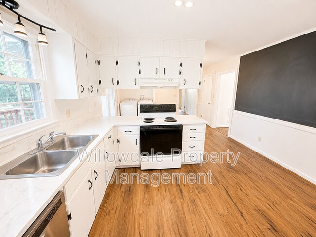 Building Photo - 2312 Sierra Dr