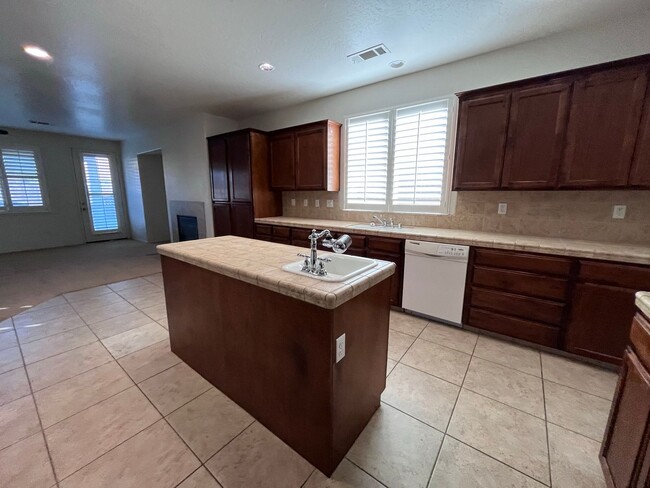 Foto del edificio - 1356 VINEYARD PL 5 BEDROOM 3 BATHROOMS HAN...