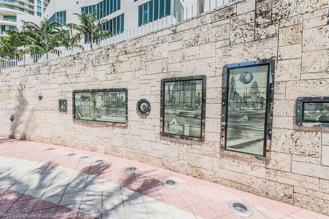 Foto del edificio - 325 S Biscayne Blvd
