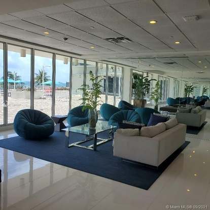 Foto del edificio - 5701 Collins Ave