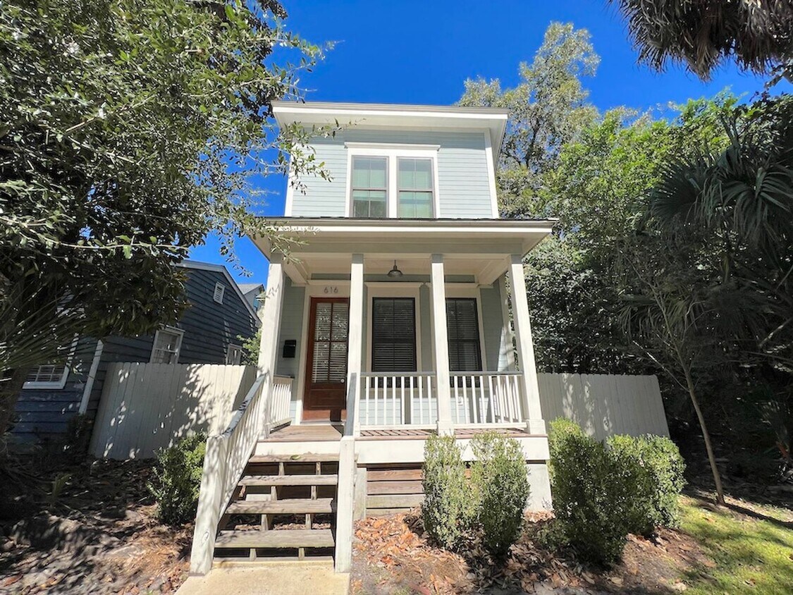Foto principal - DIXON PARK | 2 BEDROOM | 2 BATH