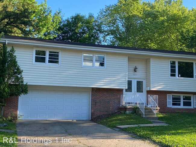Building Photo - 4 br, 2.5 bath House - 883 Roanoke Dr