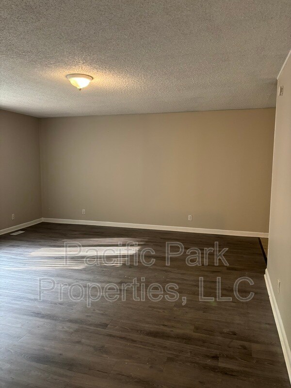 Building Photo - 3639 Richelieu Rd