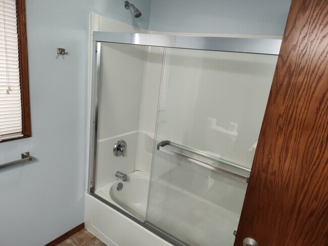 Foto del edificio - 5710 S Shore Dr