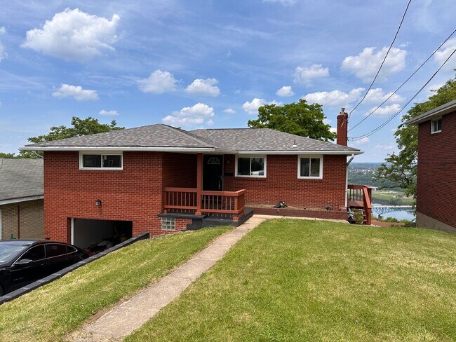 Foto del edificio - 3 bedroom 2 bath home with a view