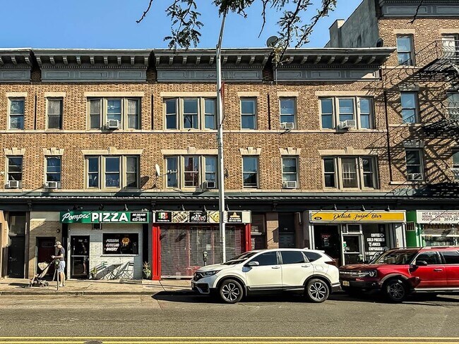 Building Photo - 720 West Side Ave