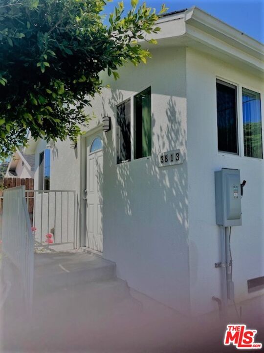 Building Photo - 3813 S Sycamore Ave