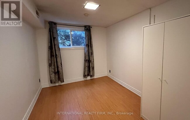 Building Photo - 11 Misthollow Square