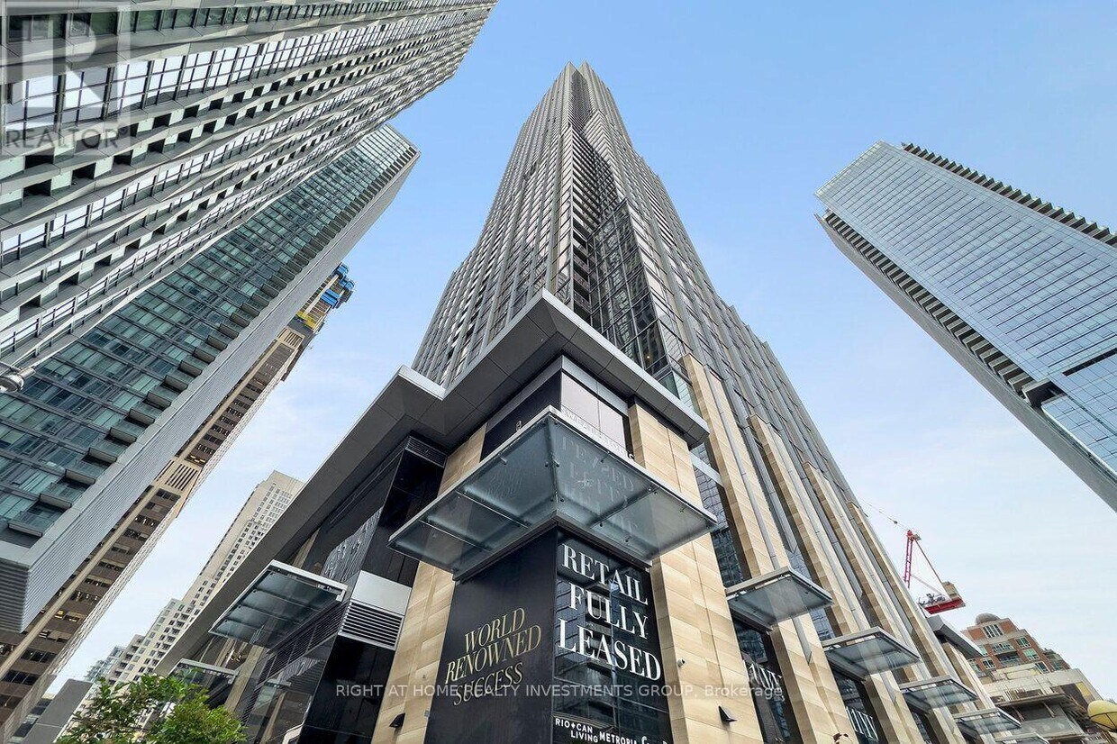 Photo principale - 11-5811 Yorkville Ave
