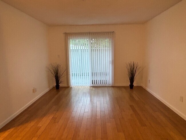 Foto del edificio - 144 Brush Creek Rd