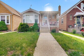 Building Photo - 6750 S Kedvale Ave