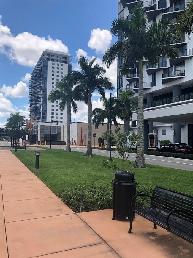 Foto del edificio - 5300 Paseo Blvd