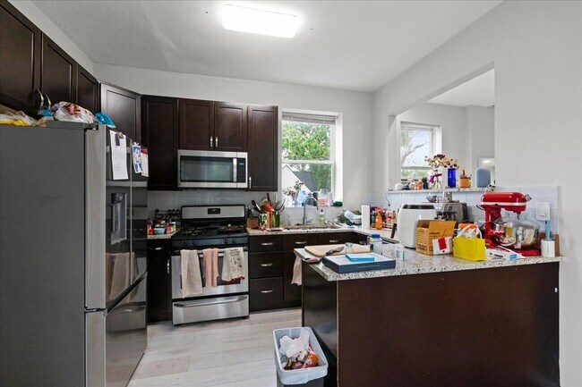 Foto del edificio - 2246 W Belden Ave