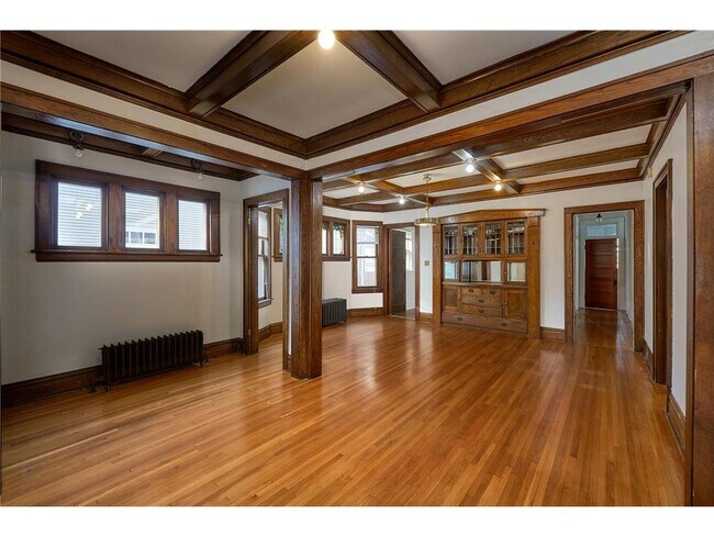 Foto del edificio - 2410 Colfax Ave South