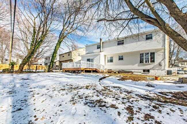 Photo - 5 bedroom, 2.5 bath home in Claymont