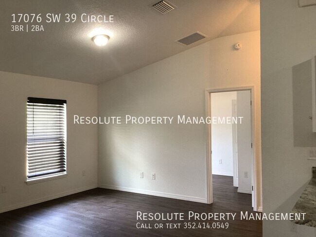 Foto del edificio - 3 Bedrooms, 2 Bathrooms, One Car Garage