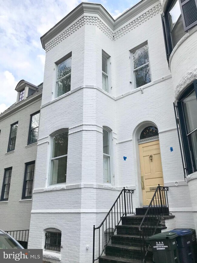 Building Photo - 3204 Q St NW