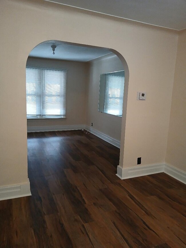 Foto del edificio - 14020 Plainview Ave