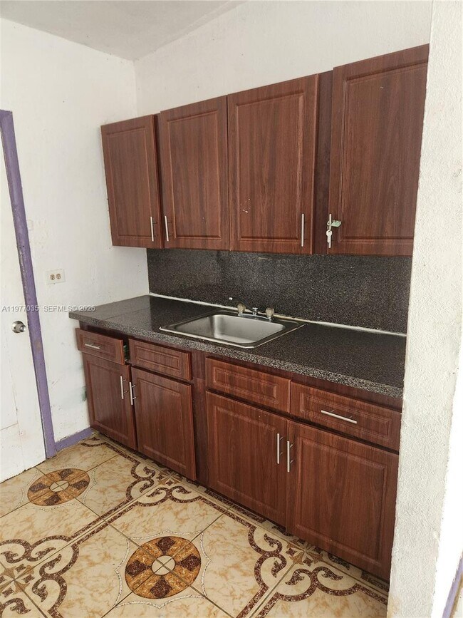 Foto del edificio - 6950 NW 6th Ct