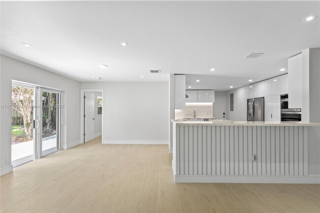 Foto del edificio - 809 Cypress Blvd